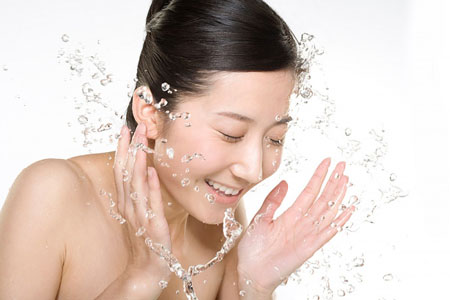 Những sai lầm thường gặp khi chăm sóc da mụn bạn nên tránh 1 - 1 Những sai lầm thường gặp khi chăm sóc da mụn – www.sebamed.com.vn