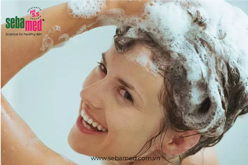 dầu gội thơm nhiều bọt càng gây ra gàu