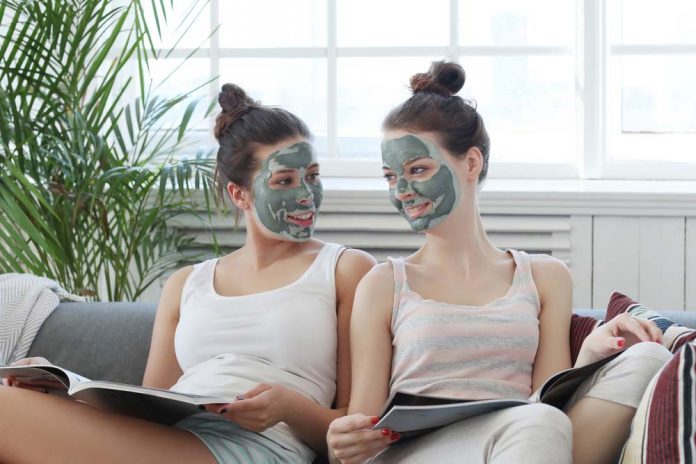 8 Cách trị mụn đầu đen nhanh chóng dễ làm tại nhà 3 - 3 Cách trị mụn đầu đen với đất sét trắng – www.sebamed.com.vn