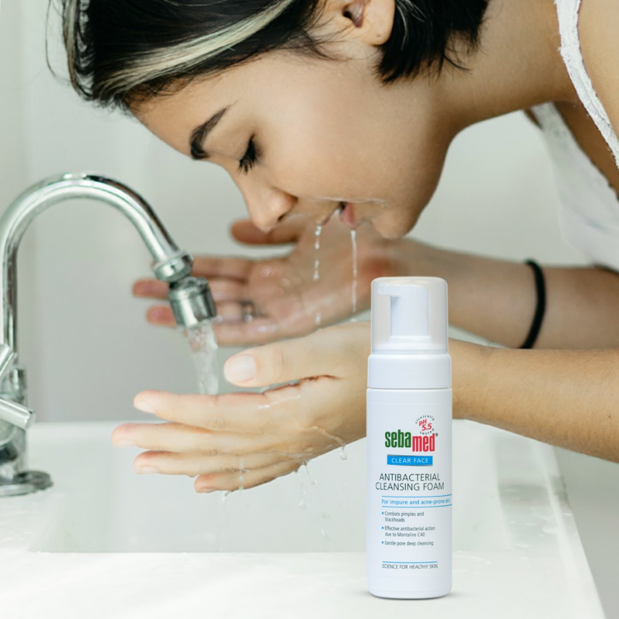 6+ nguyên tắc chăm sóc da mụn 1 - 1 Sữa rửa mặt trị mụn Sebamed pH5.5 - www.sebamed.com.vn