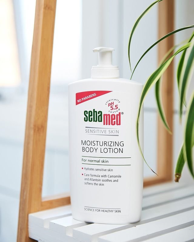 Sữa dưỡng thể cấp ẩm toàn thân cho da nhạy cảm Sebamed pH5.5 (400ml) 2 - 2 Sữa dưỡng thể cho da nhạy cảm Sebamed pH5.5