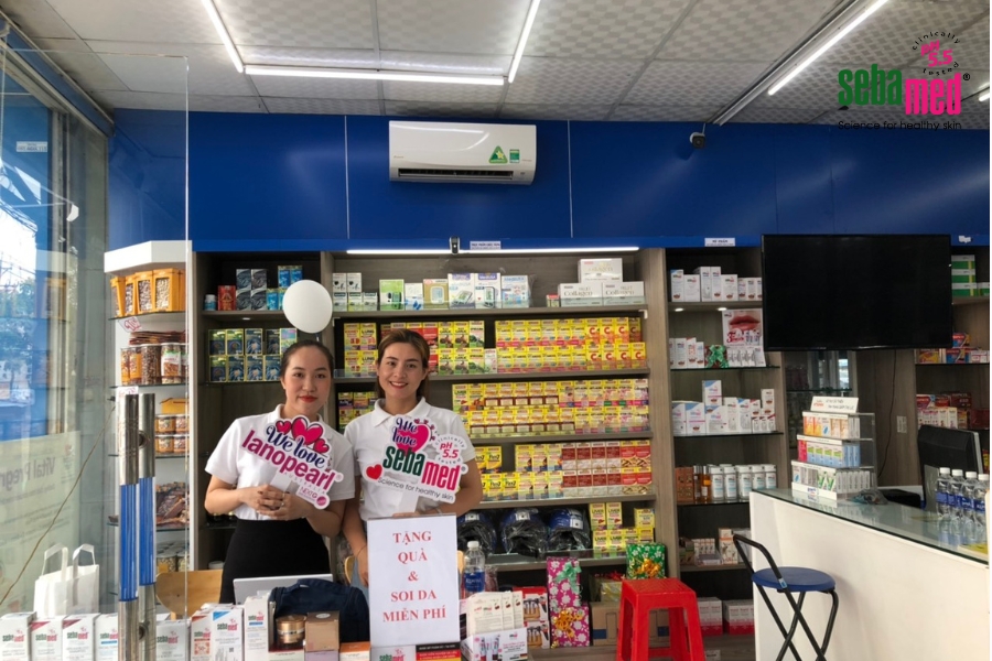 Event Soi Da, Tặng Sample, Training & Tuần Lễ Vàng Sebamed Tại Chuỗi Nhà Thuốc Lớn Bình Dương 2 - 2 Sebamed đặt bàn soi da miễn phí và tặng quà cho khách hàng tại nhà thuốc